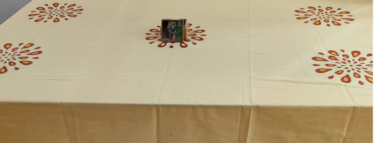 DINING TABLE COVER( PALE YELLOW -6 SEATER)