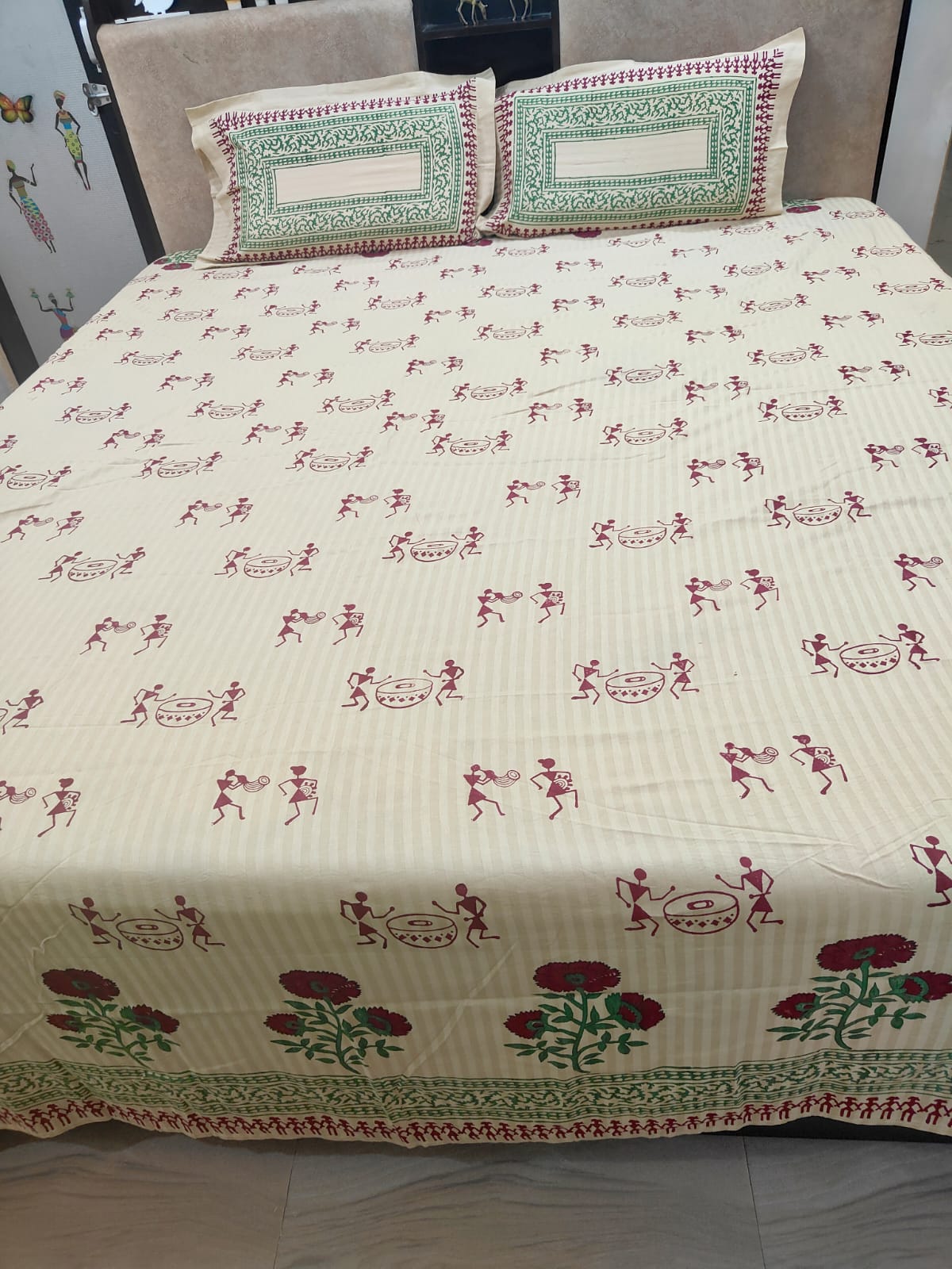 BEIGE BED COVER