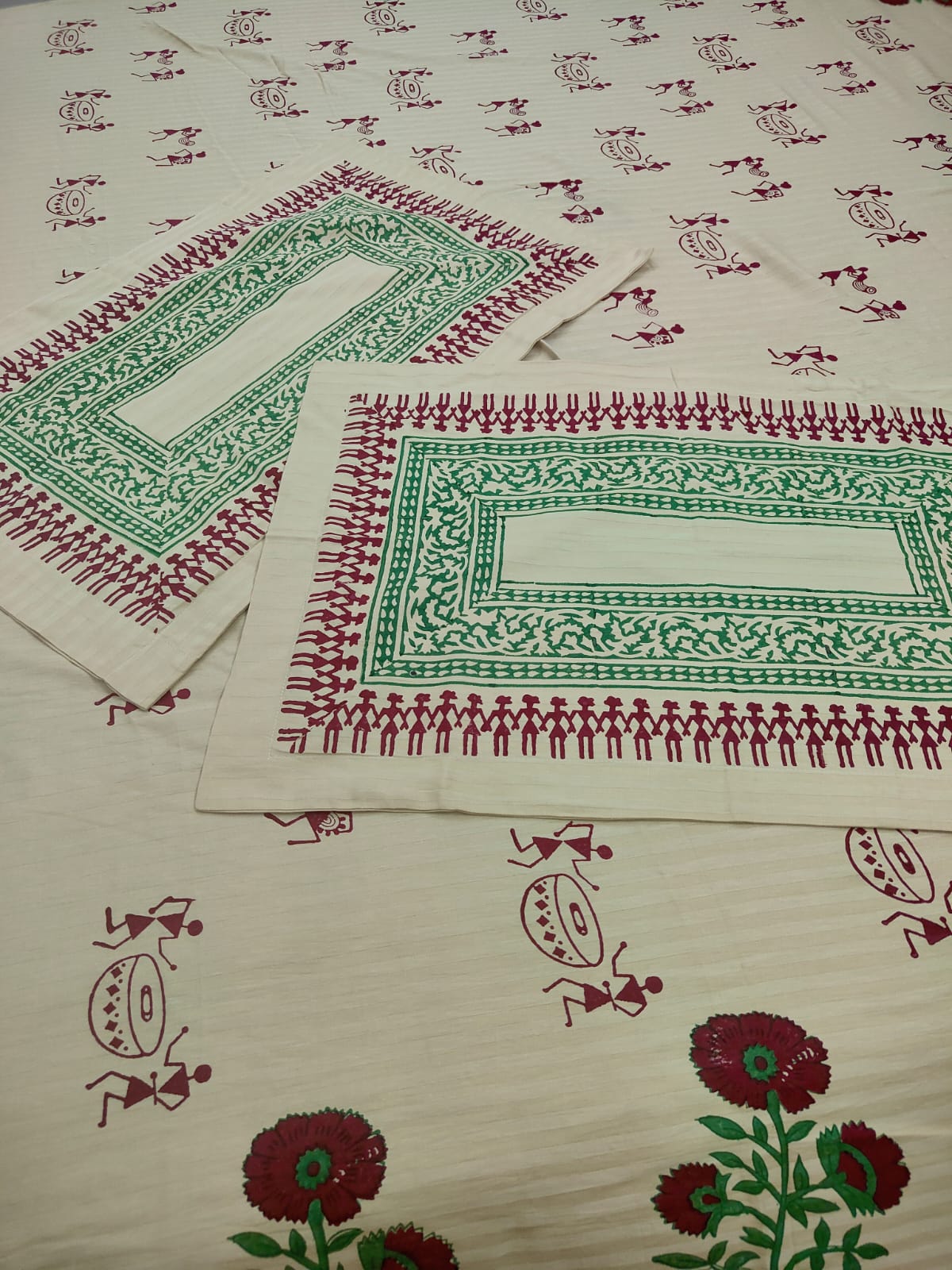 BEIGE BED COVER