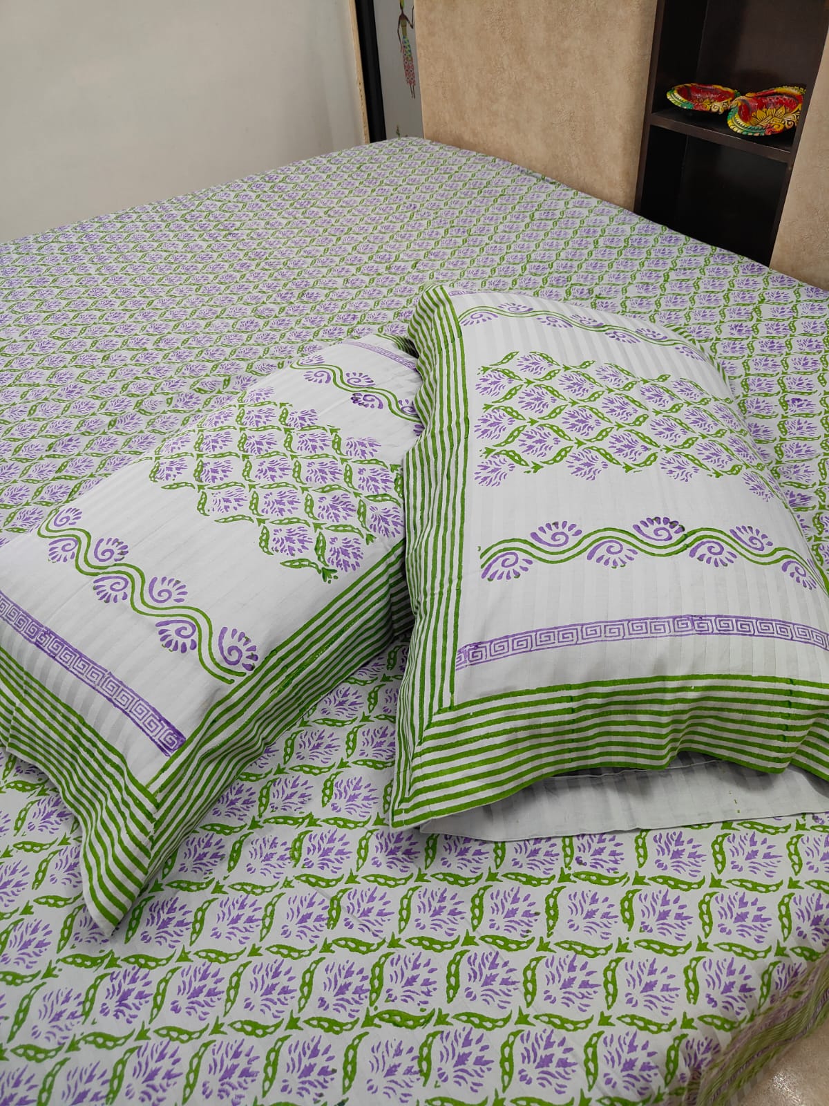 GREEN BED COVER