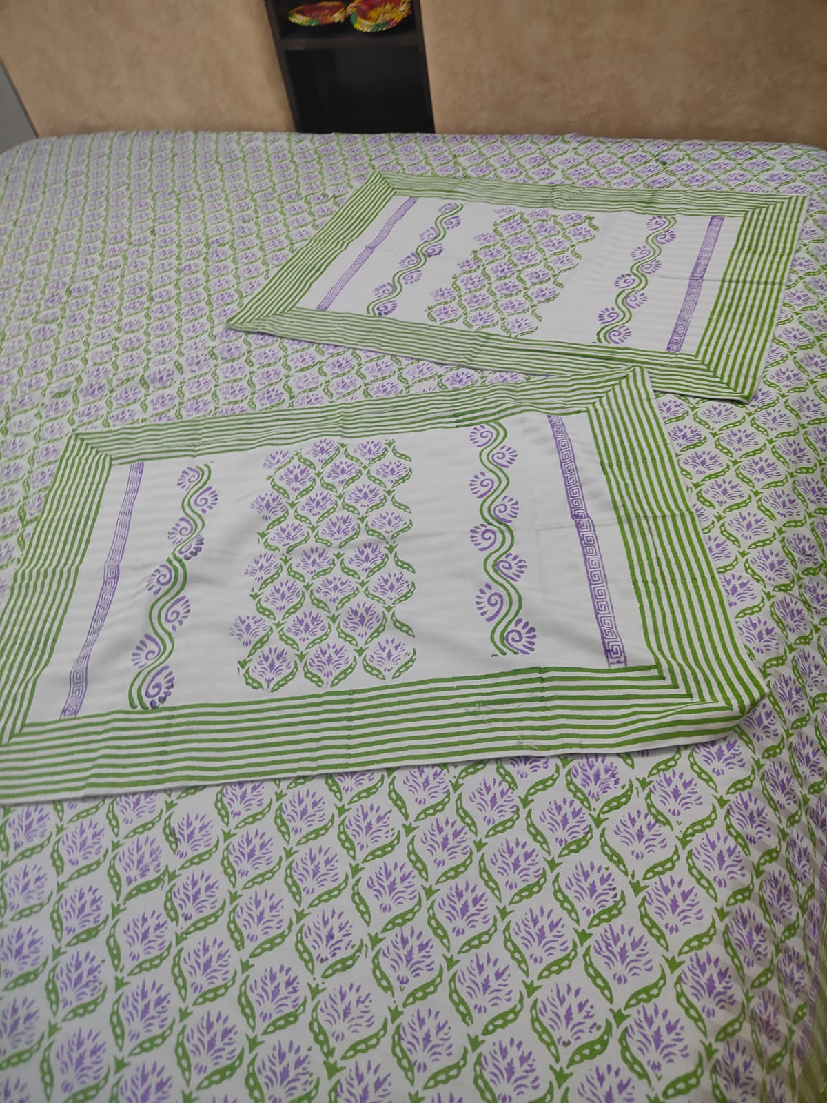 GREEN BED COVER