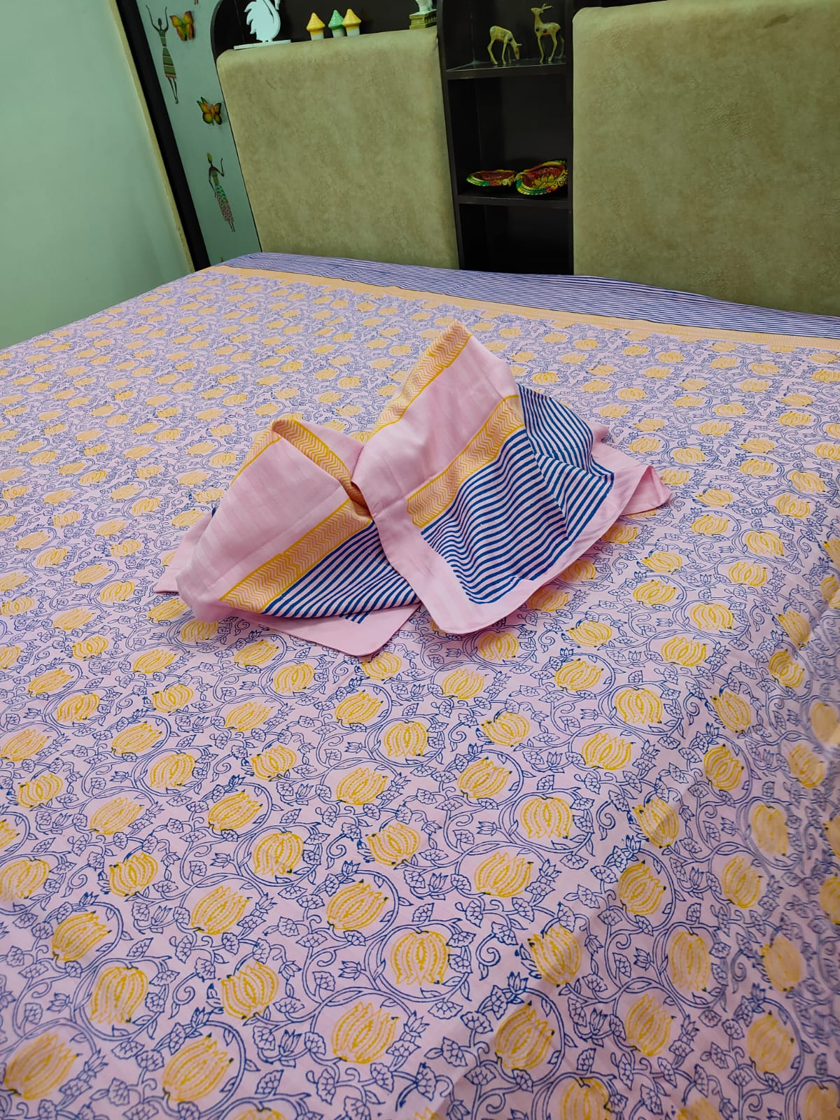 PINK BED COVER