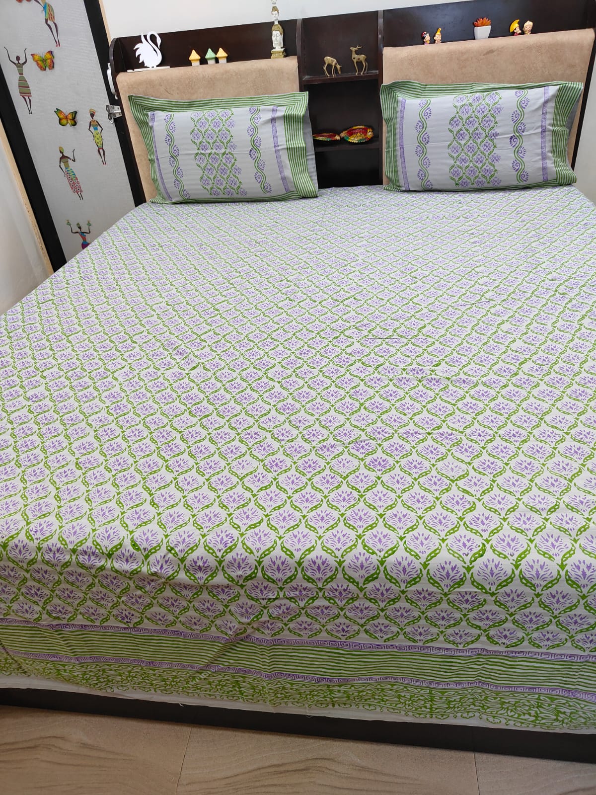 GREEN BED COVER