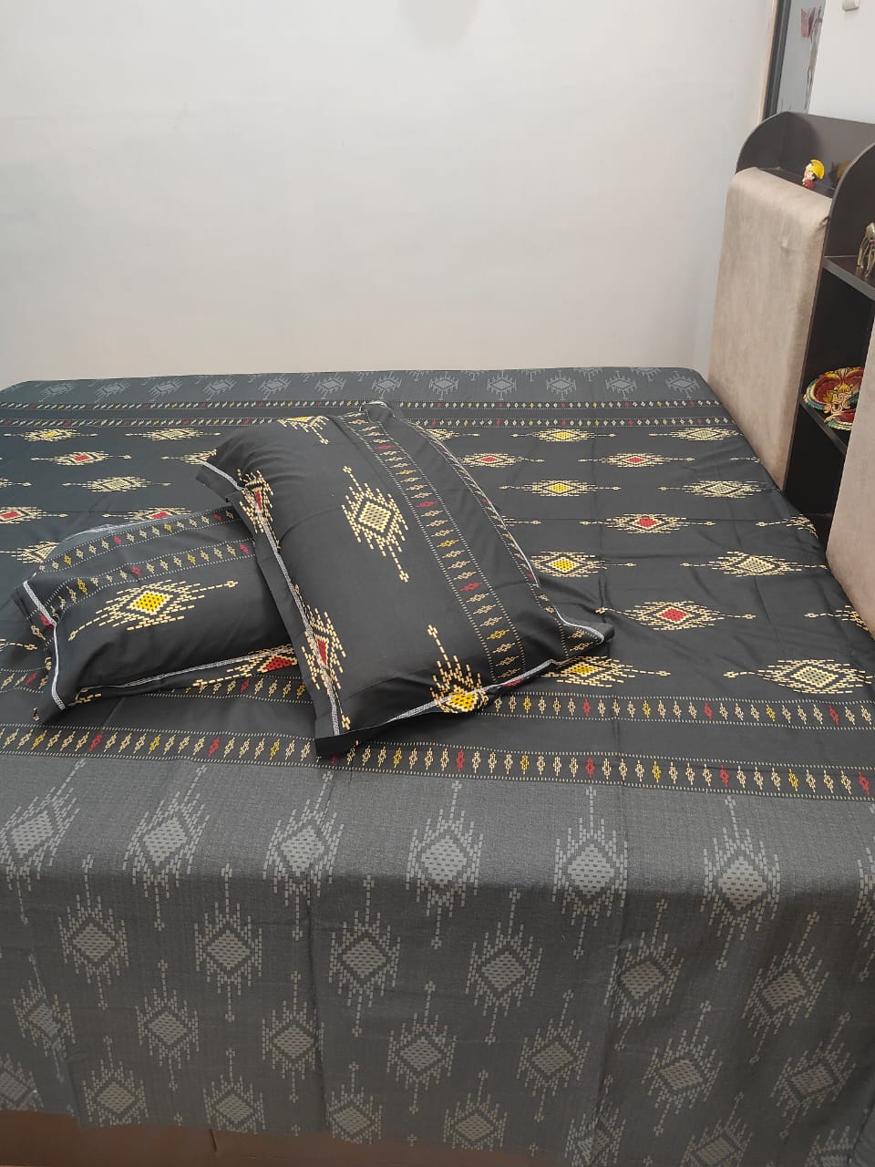 PRINTED BEDSHEET BLACK GREY
