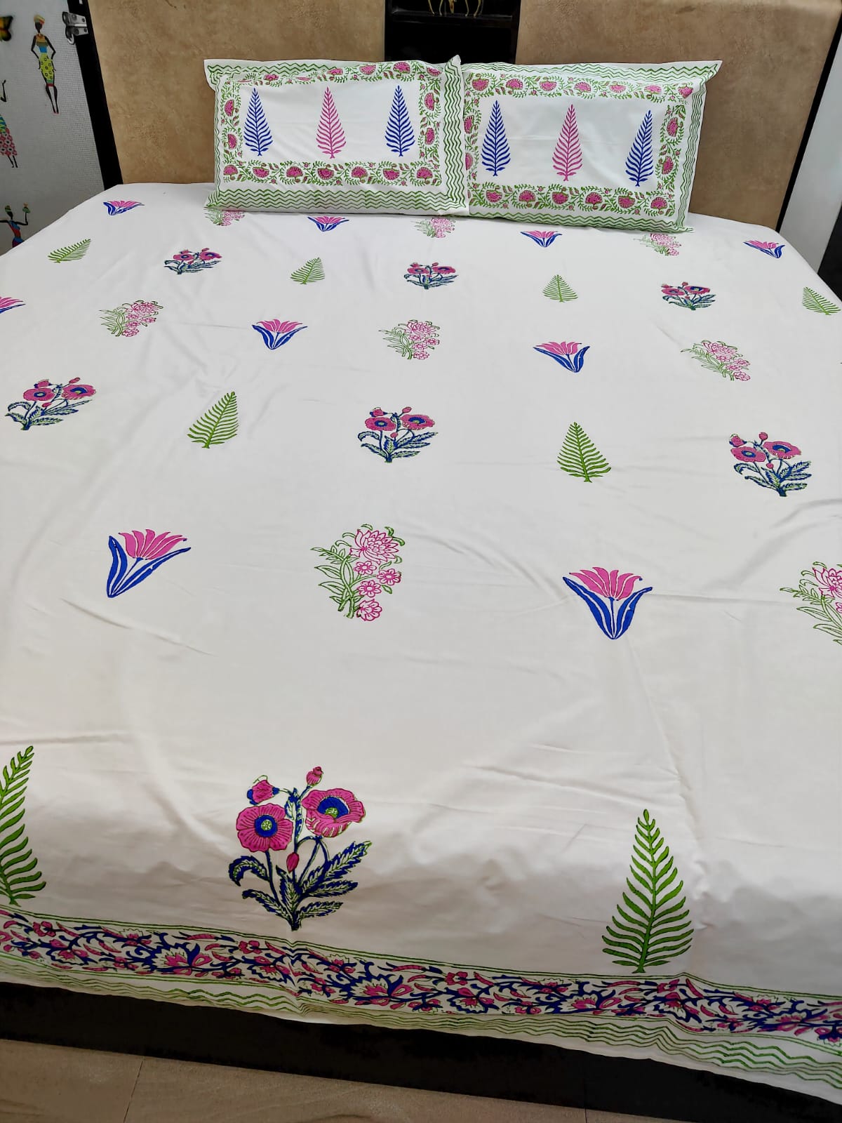 WHITE BED COVER