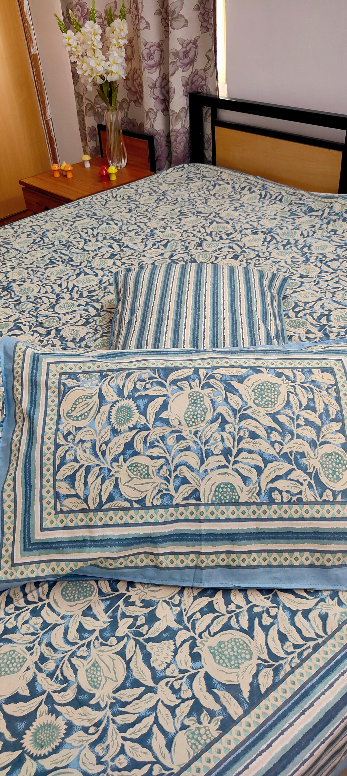 BED-COVER BLUE POMEGRANATE