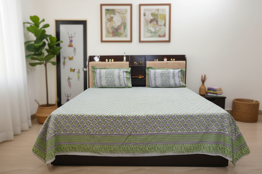 GREEN  BED COVER