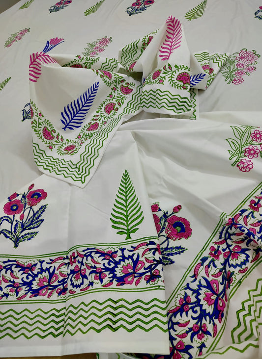 WHITE BED COVER
